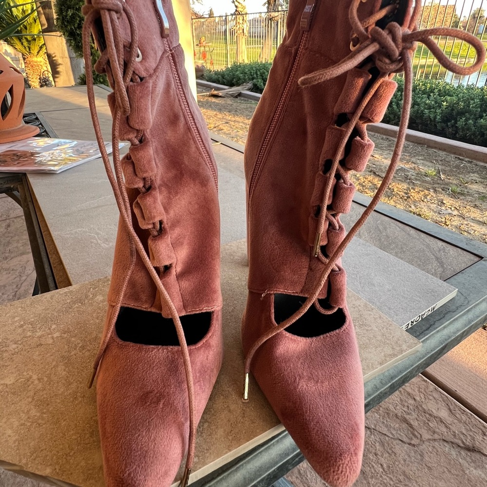 So Me Mauve Lace-Up Women's Booties